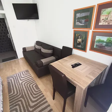 Fontana Cozy Near Danube River Apartment
